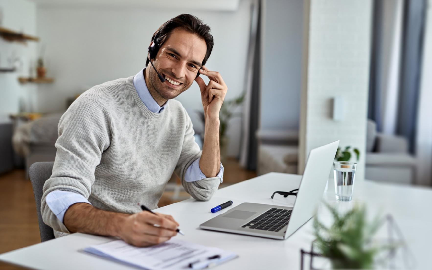 Ambiente de trabalho com análise orçamental e dados financeiros